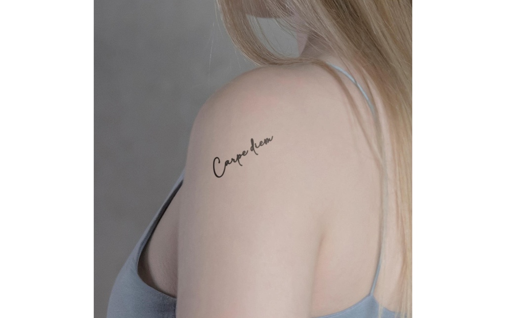 minink tatouage écriture Carpe diem Taille: M (1.4 cm x 4,7 cm)